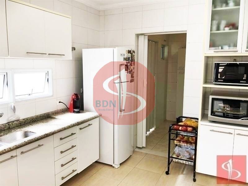 Casa à venda com 4 quartos, 220m² - Foto 8