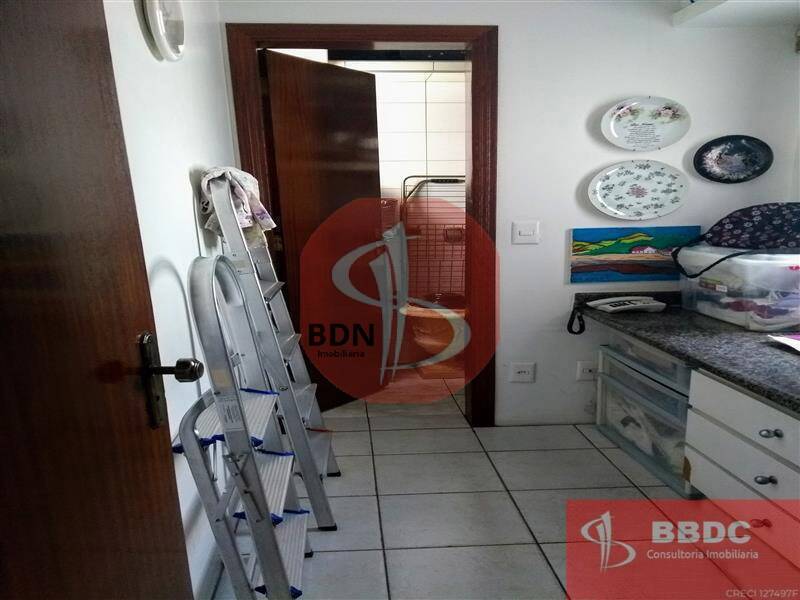 Apartamento à venda com 3 quartos, 246m² - Foto 8