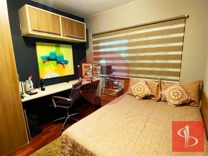 Apartamento à venda com 3 quartos, 160m² - Foto 2