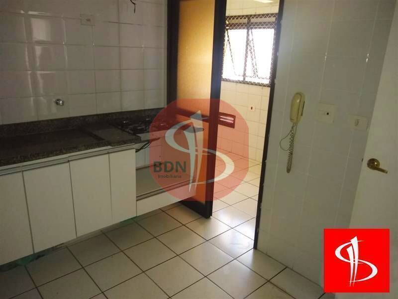 Apartamento para alugar com 2 quartos, 97m² - Foto 12