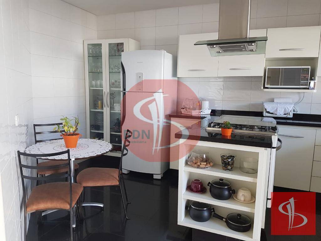 Casa à venda com 4 quartos, 300m² - Foto 12