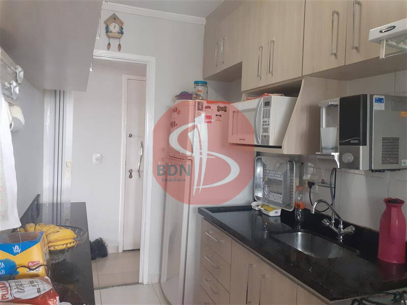 Apartamento à venda com 3 quartos, 69m² - Foto 2