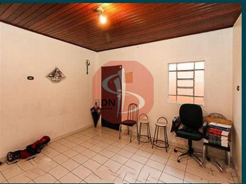 Casa à venda com 2 quartos, 100m² - Foto 1