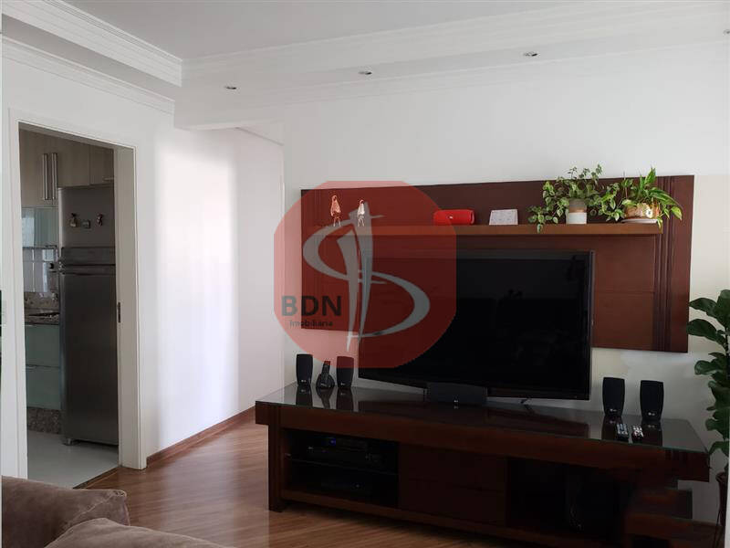 Apartamento à venda com 3 quartos, 75m² - Foto 2