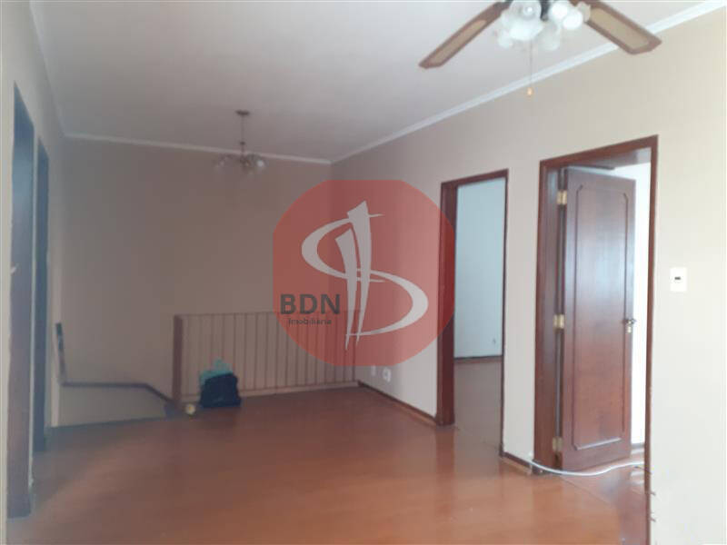 Casa para alugar com 3 quartos, 90m² - Foto 1