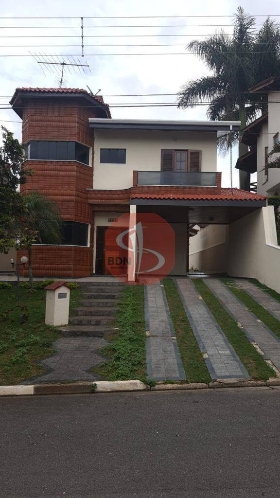 Casa para alugar com 4 quartos, 340m² - Foto 1