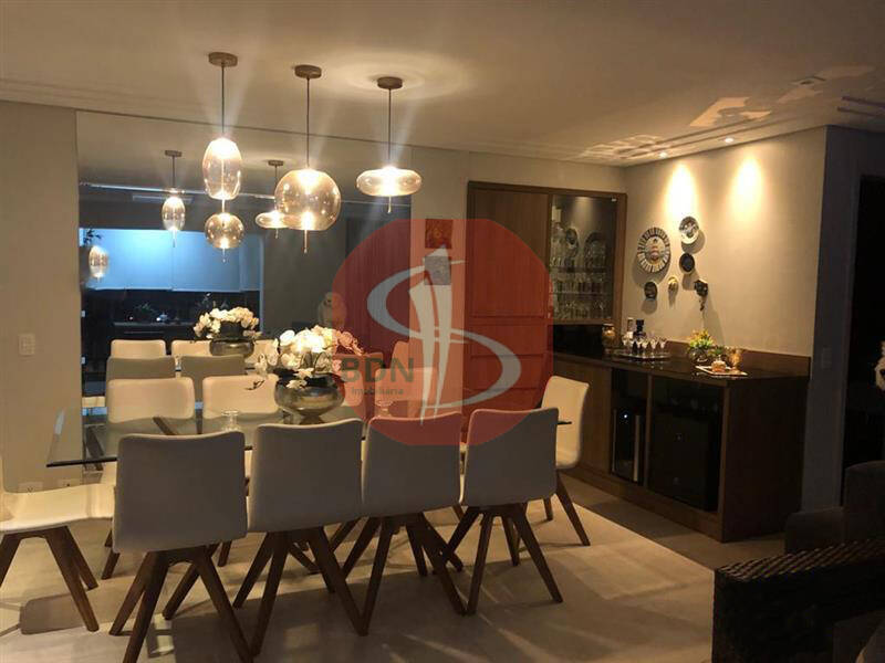 Apartamento à venda com 3 quartos, 121m² - Foto 1