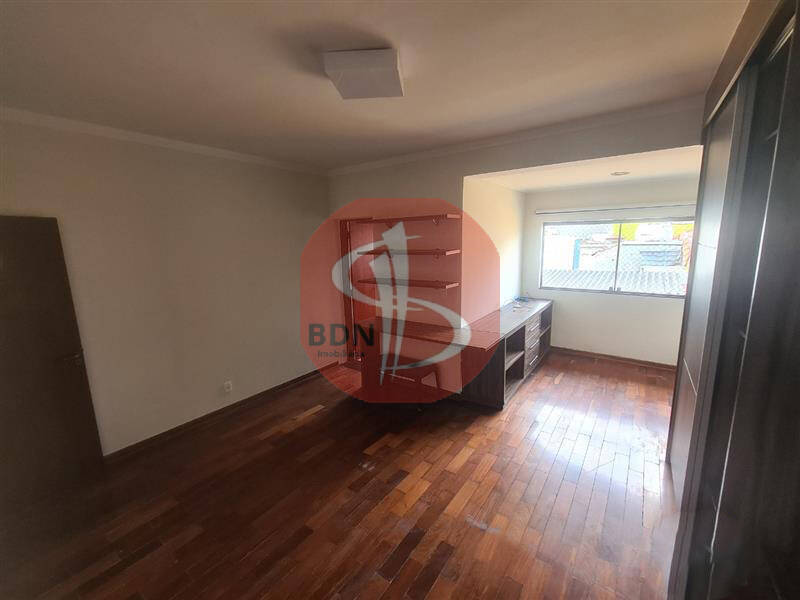 Sobrado à venda com 3 quartos, 197m² - Foto 1