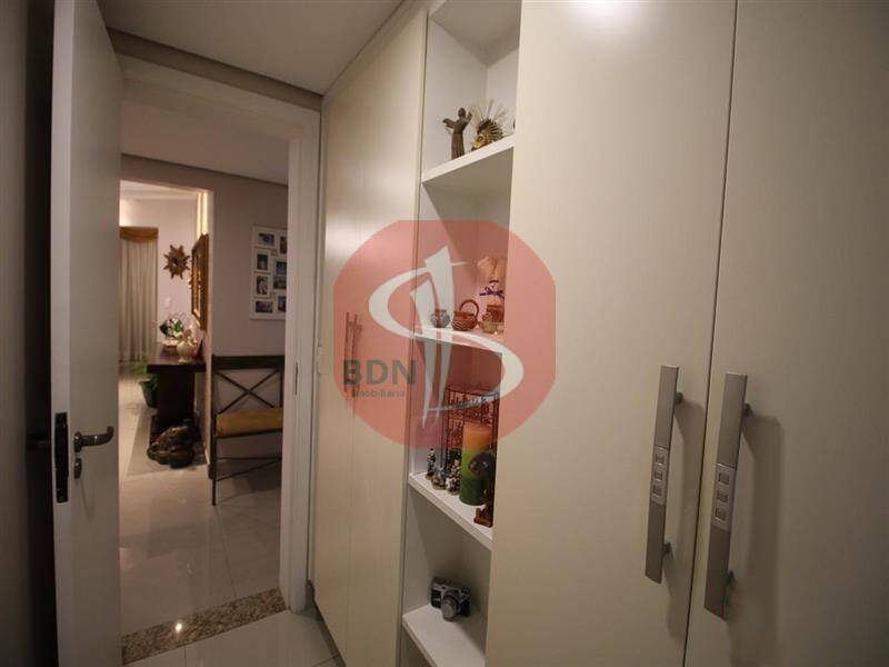 Apartamento à venda com 4 quartos, 220m² - Foto 16