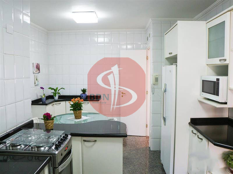 Apartamento à venda com 3 quartos, 137m² - Foto 4