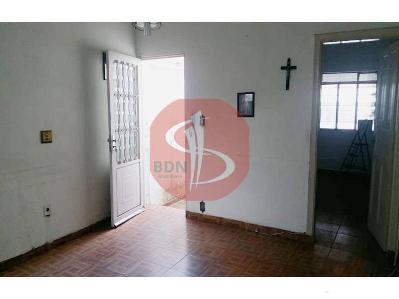 Casa à venda com 1 quarto, 81m² - Foto 2