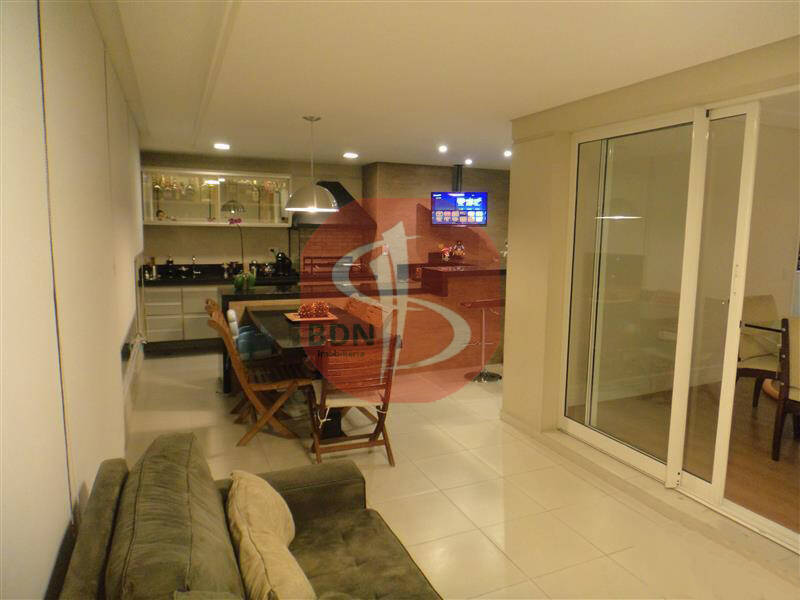 Apartamento à venda com 3 quartos, 204m² - Foto 2