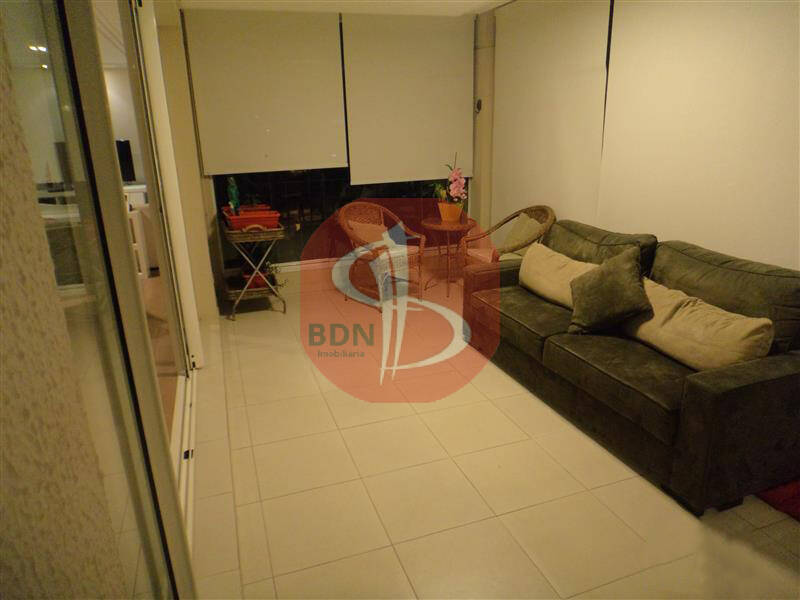 Apartamento à venda com 3 quartos, 204m² - Foto 1