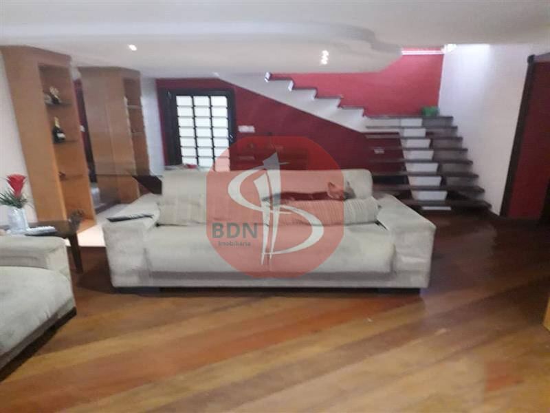 Sobrado à venda com 3 quartos, 120m² - Foto 1