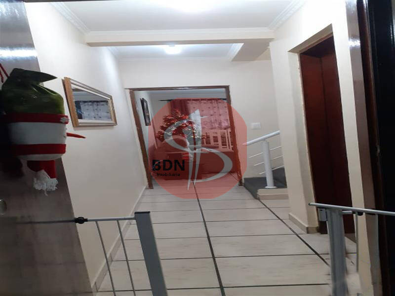 Sobrado à venda com 3 quartos, 160m² - Foto 2