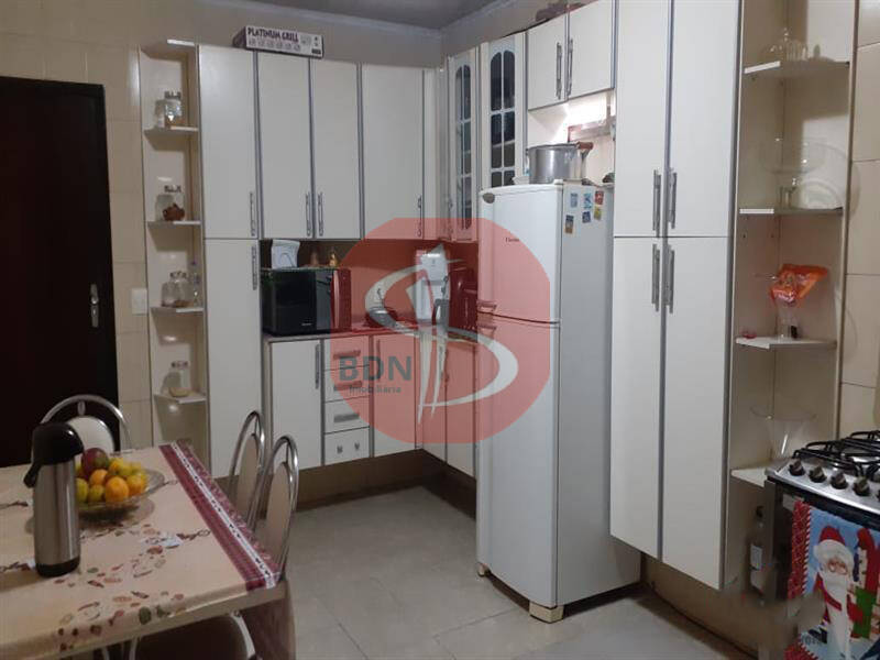 Sobrado à venda com 3 quartos, 160m² - Foto 4