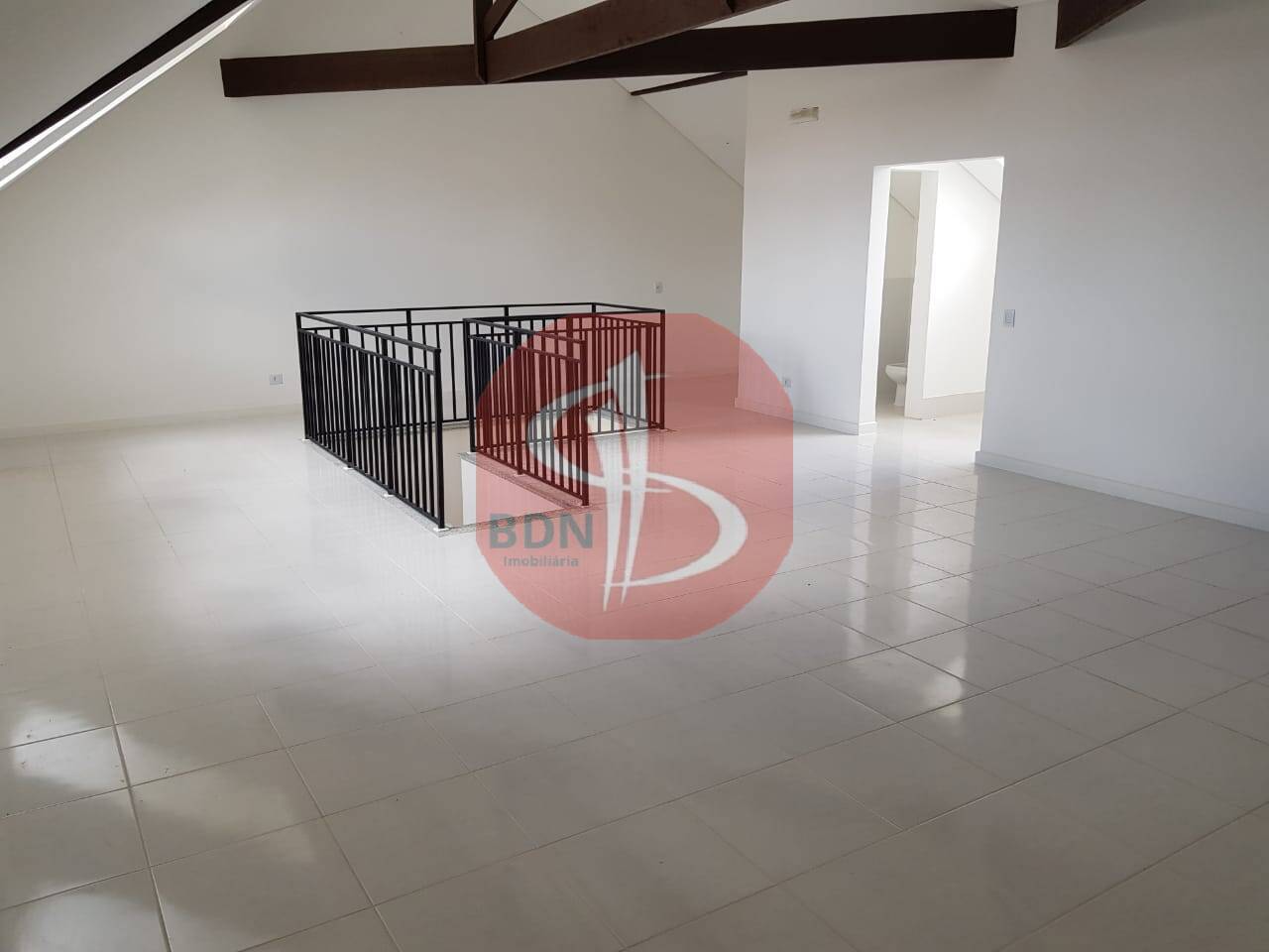 Casa à venda com 4 quartos, 250m² - Foto 3