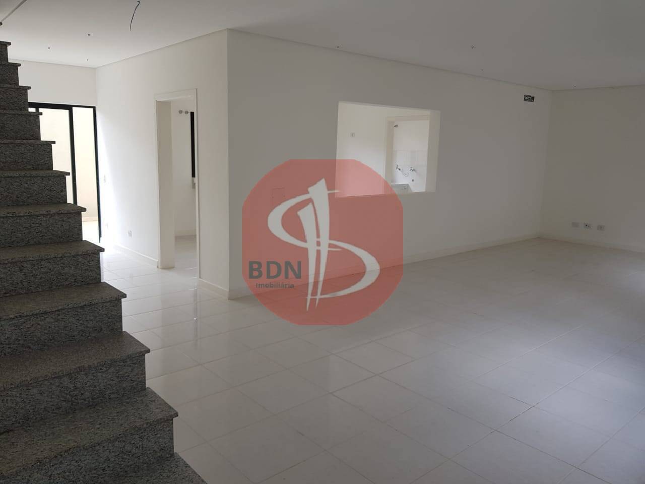 Casa à venda com 3 quartos, 250m² - Foto 1