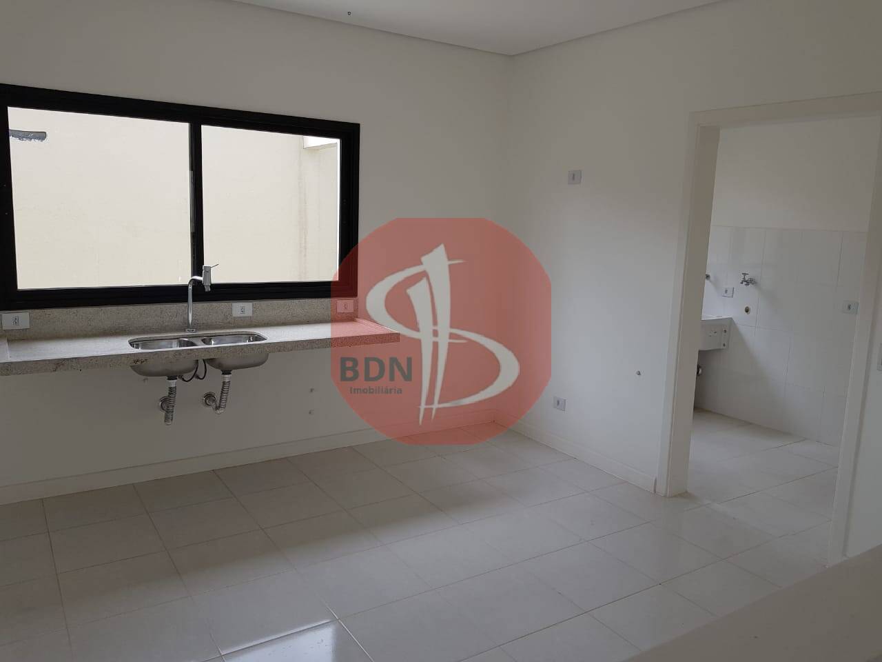 Casa à venda com 3 quartos, 250m² - Foto 4