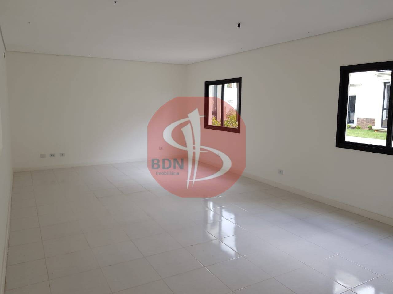 Casa à venda com 3 quartos, 250m² - Foto 2