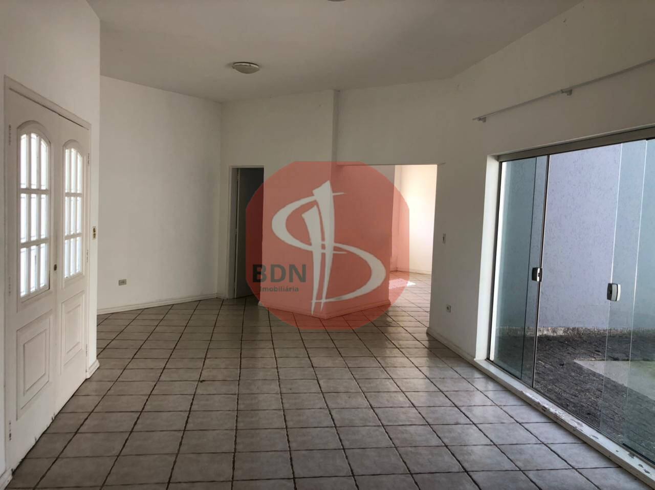 Casa à venda e aluguel com 4 quartos, 210m² - Foto 2