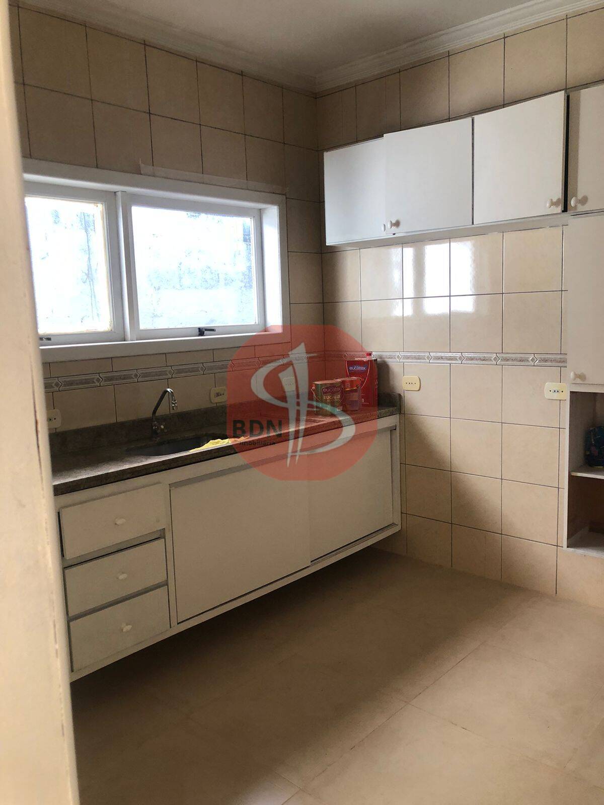 Casa à venda com 2 quartos, 420m² - Foto 2