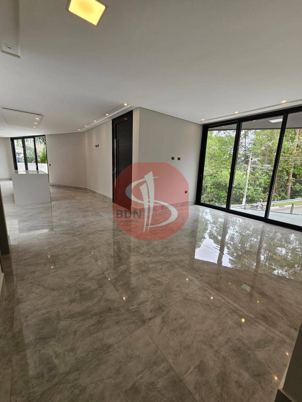 Casa à venda com 4 quartos, 360m² - Foto 3