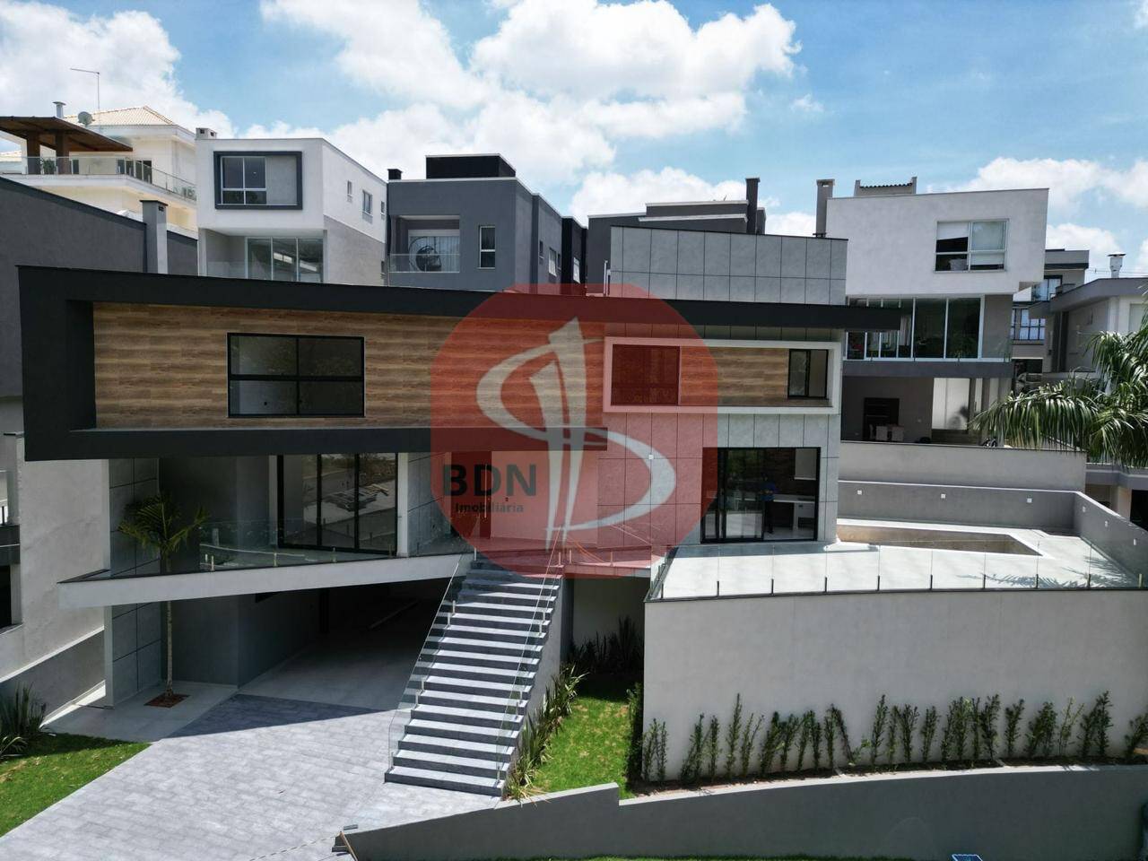 Casa à venda com 4 quartos, 360m² - Foto 2