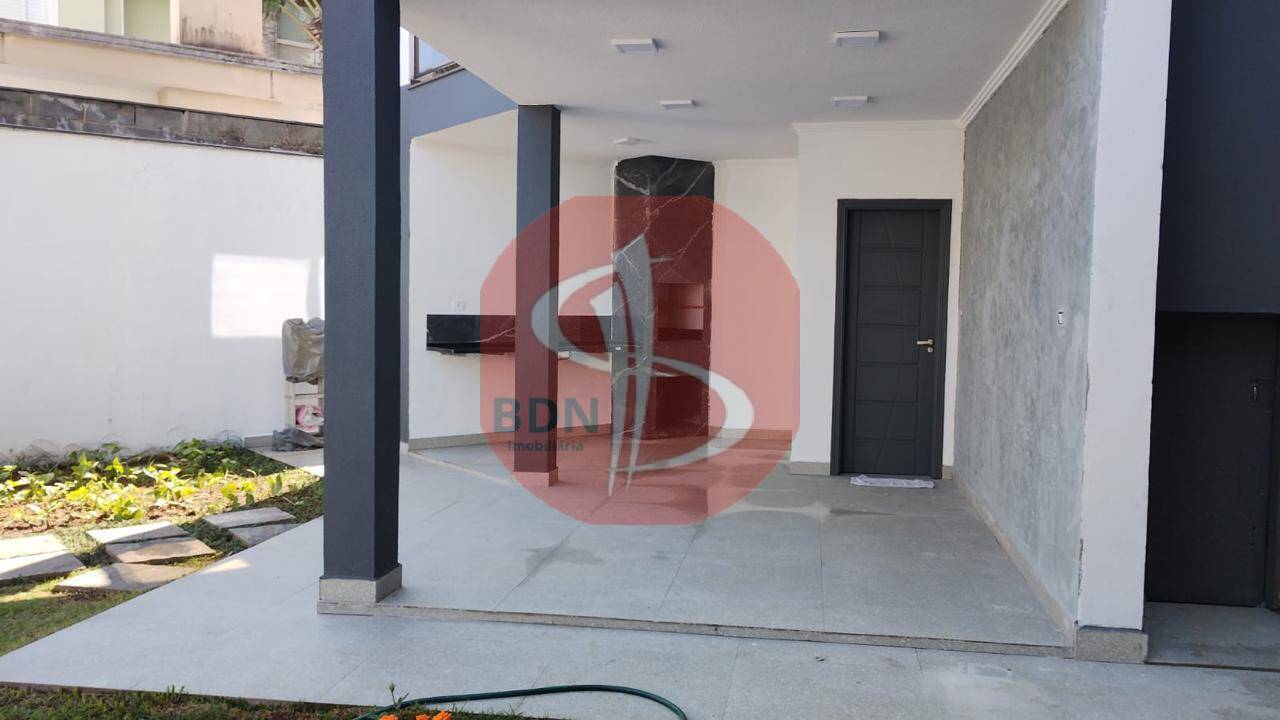 Casa à venda e aluguel com 3 quartos, 600m² - Foto 2