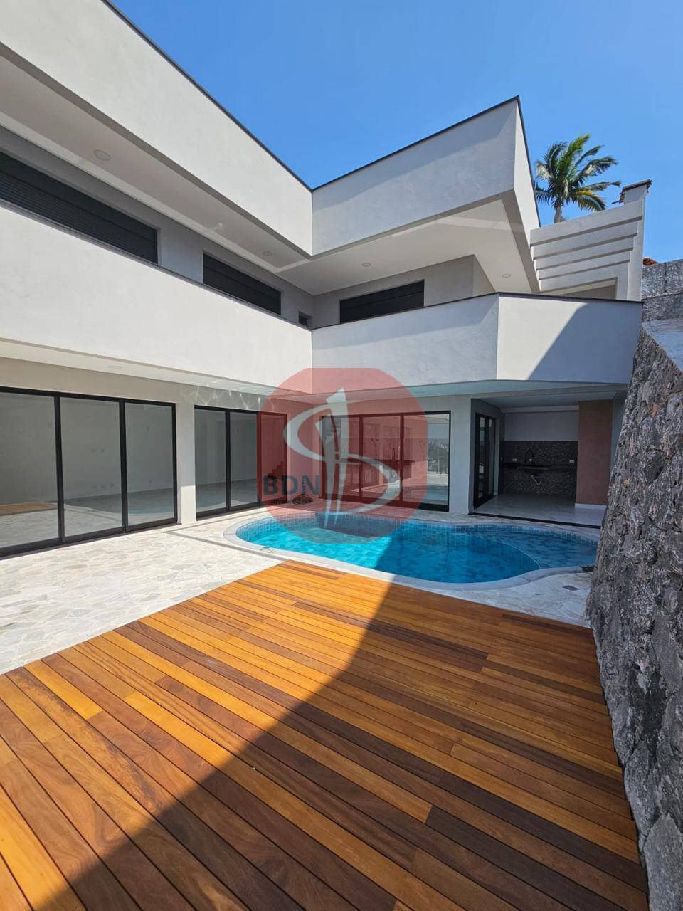 Casa à venda com 3 quartos, 355m² - Foto 2